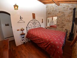 Lovely Cottage in Bagni di Lucca Amidst Fields