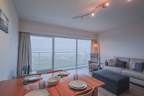 Restful Apartment With Balcony, sea Views