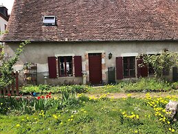 Charming Home by River Allier Hiking Trails