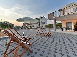 Luxury Villa With Swimming Pool and Terrace