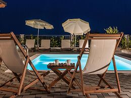 Luxury Villa With Swimming Pool and Terrace