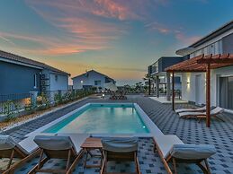 Luxury Villa With Swimming Pool and Terrace