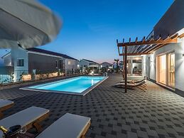 Luxury Villa With Swimming Pool and Terrace