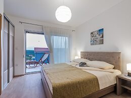 Luxury Villa With Swimming Pool and Terrace