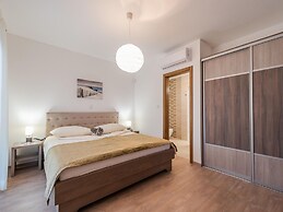 Luxury Villa With Swimming Pool and Terrace