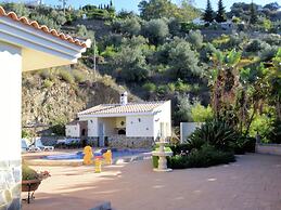 Luxury Villa in Sayalonga With Private Pool