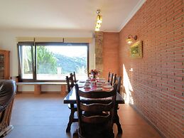 Luxury Villa in Sayalonga With Private Pool