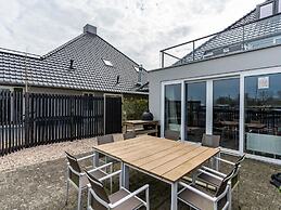 Spacious Holiday Home With Harbor View