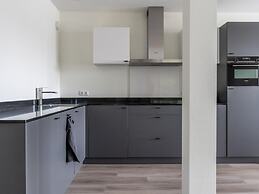 Spacious Holiday Home With Harbor View