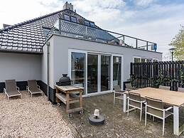 Spacious Holiday Home With Harbor View