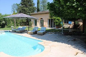 Cosy Holiday Home With Pool in Callian