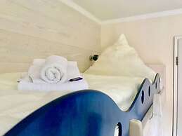 Deck 2 Modern Retreat