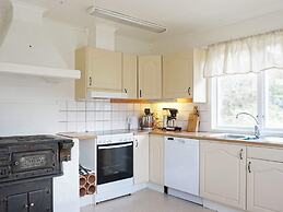 9 Person Holiday Home in Hallevadsholm