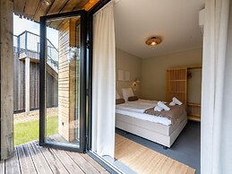 Lodge With a Spacious Terrace in Horsterwold