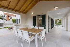 Villa on Brac Island Near Beach & Pool