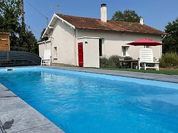 Beautiful Holiday Home With Swimming Pool
