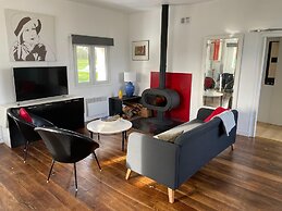 Beautiful Holiday Home With Swimming Pool