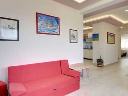 Spacious Home With Large Roof Terrace