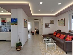 Spacious Home With Large Roof Terrace