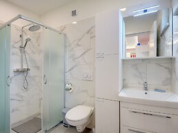 Spacious Home With Large Roof Terrace