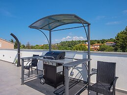 Spacious Home With Large Roof Terrace