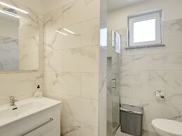 Spacious Home With Large Roof Terrace