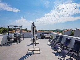 Spacious Home With Large Roof Terrace