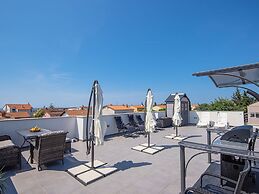 Spacious Home With Large Roof Terrace