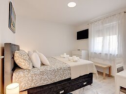 Spacious Home With Large Roof Terrace