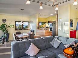 Mosel Sky Lounge With Loggia & Panoramic View
