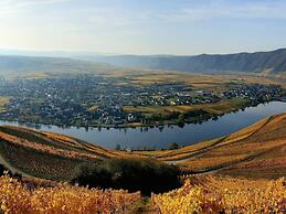 Mosel Sky Lounge With Loggia & Panoramic View