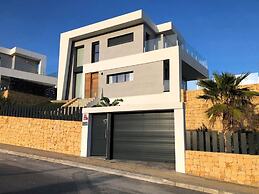 Spacious Villa With Private Pool in Finestrat