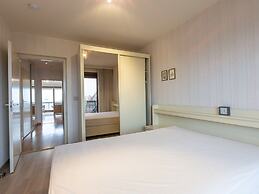 Apartment With Spacious Living Room