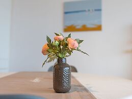 Apartment With Spacious Living Room