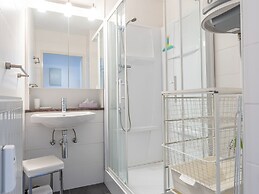 Apartment With Spacious Living Room