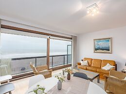 Apartment With Spacious Living Room