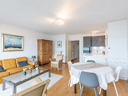 Apartment With Spacious Living Room