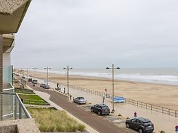 Apartment With Spacious Living Room