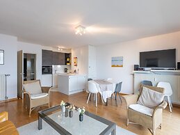 Apartment With Spacious Living Room