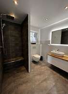 Schaal Lake Paradise