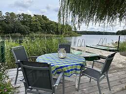 Schaal Lake Paradise