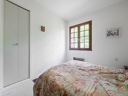Inviting Holiday Home in Miremont With Garden
