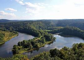 Lakeside Comfort With Garden