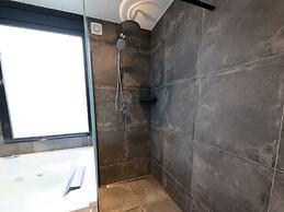 Wellness Bungalow With Whirlpool and Sauna