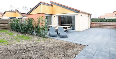 Wellness Bungalow With Whirlpool and Sauna