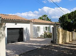 Luxe Villa With Pool in Lorgues