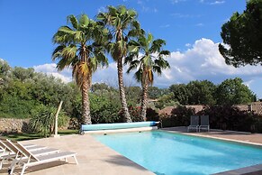 Luxe Villa With Pool in Lorgues