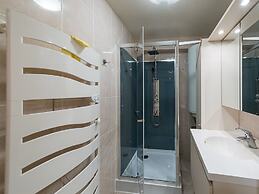 Apartment on the First Floor for Family