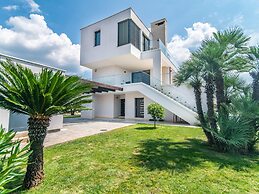 Luxury Villa With Pool and sea View