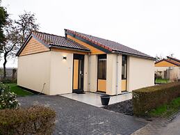 Wellness Bungalow With Whirlpool and Sauna